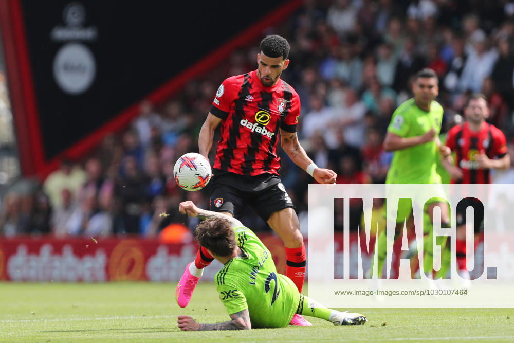 Football - 2022 2023 Premier League - AFC Bournemouth vs Manchester United, ManU - Vitality Stadium - Saturday 20th May 2023 Bournemouth s Dominic Solanke and Victor Lindelof of Manchester United in action during the Premier League match at the Vitality Stadium (Dean Court) Bournemouth COLORSPORT Shaun Boggust
