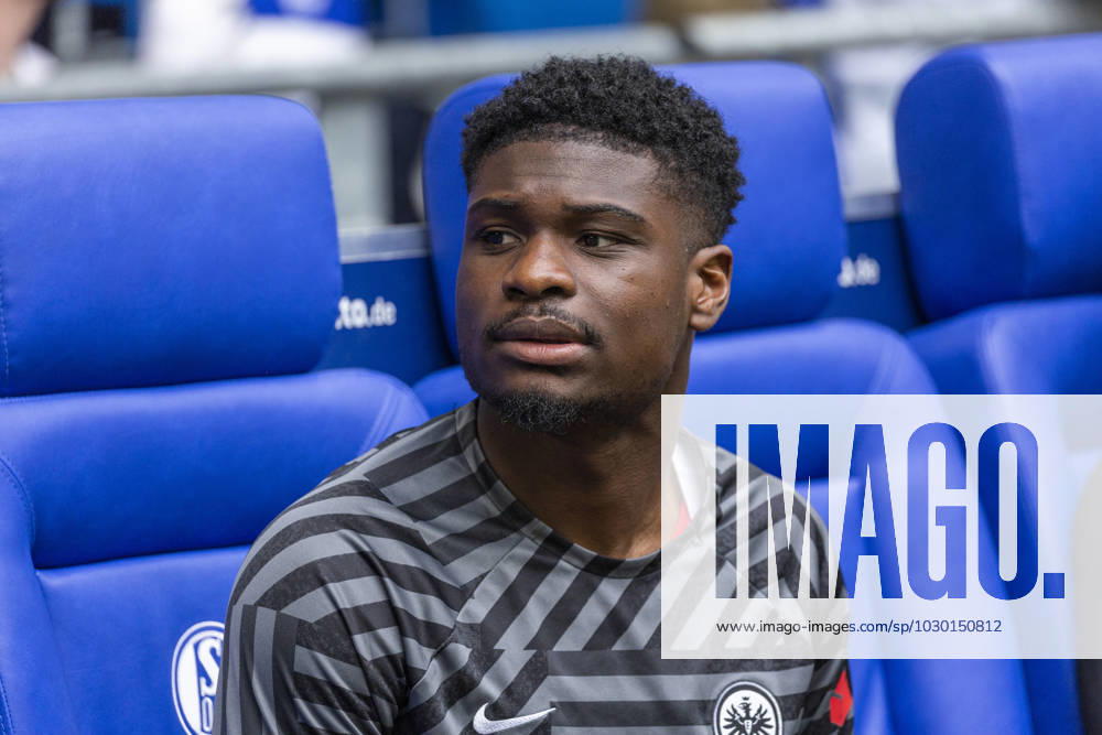 Substitute on the substitutes bench, Eric Junior Dina Ebimbe SGE , football, Bundesliga, 2022 2023, Veltins Arena Gelsenkirchen, FC Schalke 04 vs Eintracht Frankfurt 2 2 sports, football, Bundesliga, 2022 2023, FC Schalke 04 vs SG Eintracht Frankfurt 2 2, Veltins Arena Gelsenkirchen, Substitute on the substitutes bench, Eric Junior Dina Ebimbe SGE , DFL REGULATIONS PROHIBIT ANY USE OF PHOTOGRAPHS AS IMAGE SEQUENCES AND OR QUASI VIDEO, sports, football, Bundesliga, 2022 2023, FC Schalke 04 vs SG Eintracht Frankfurt 2 2, Veltins Arena Gelsenkirchen, stand by player on the bench, Eric Junior Dina Ebimbe SGE , DFL REGULATIONS PROHIBIT ANY USE OF PHOTOGRAPHS AS IMAGE SEQUENCES AND OR QUASI VIDEO