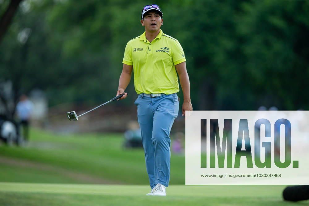 FORTH WORTH, TX - MAY 25: Kurt Kitayama of United States putts on hole 18 during the first round of the Charles Schwab Challenge on May 24, 2023, at Colonial Country Club in Fort Worth, Texas. (Photo by Aric Becker Icon Sportswire) GOLF: MAY 25 PGA, Golf Herren - Charles Schwab Challenge Icon230525156
