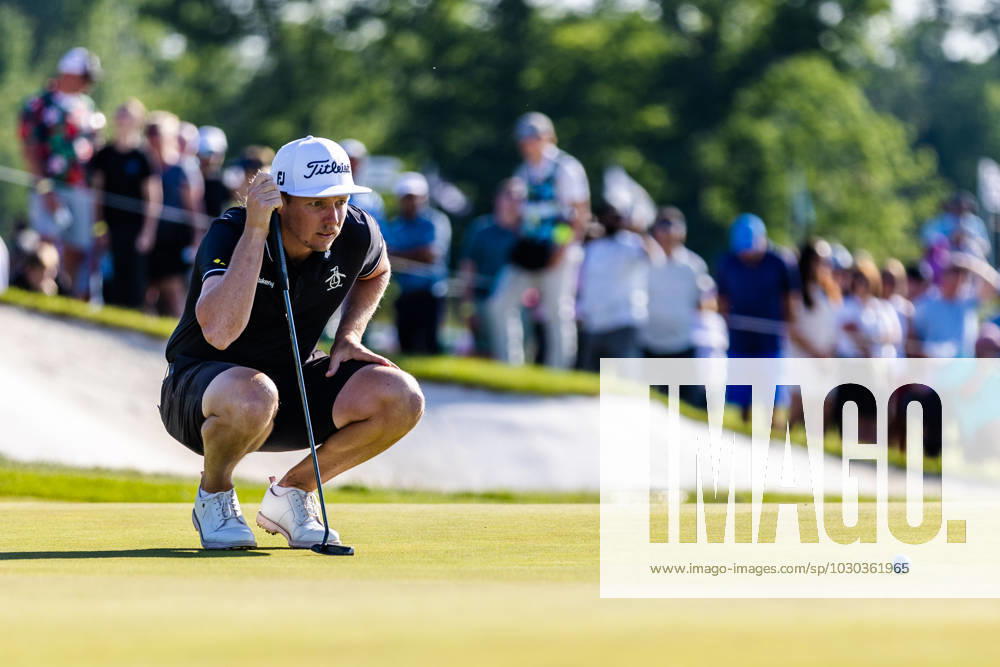 CAM SMITH prepares to putt on the 18th hole of the LIV Golf DC event at Trump National Golf Club. Potomac Falls USA - ZUMAb237 20230526_znp_b237_045