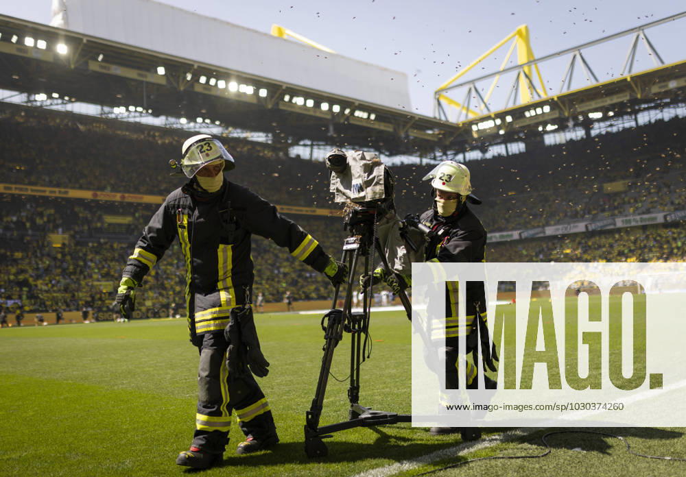 Dortmund, Germany 27th May, 2023 Bees infest camera at Signal Iduna Park and must be removed by firefighters Borussia Dortmund FSV Mainz 05 27 05 2023