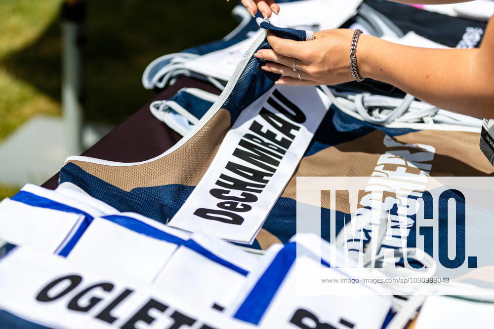 Caddie vests are prepared for the start of round 2 of the LIV Golf DC event at Trump National Golf Club. Potomac Falls USA - ZUMAb237 20230527_znp_b237_004