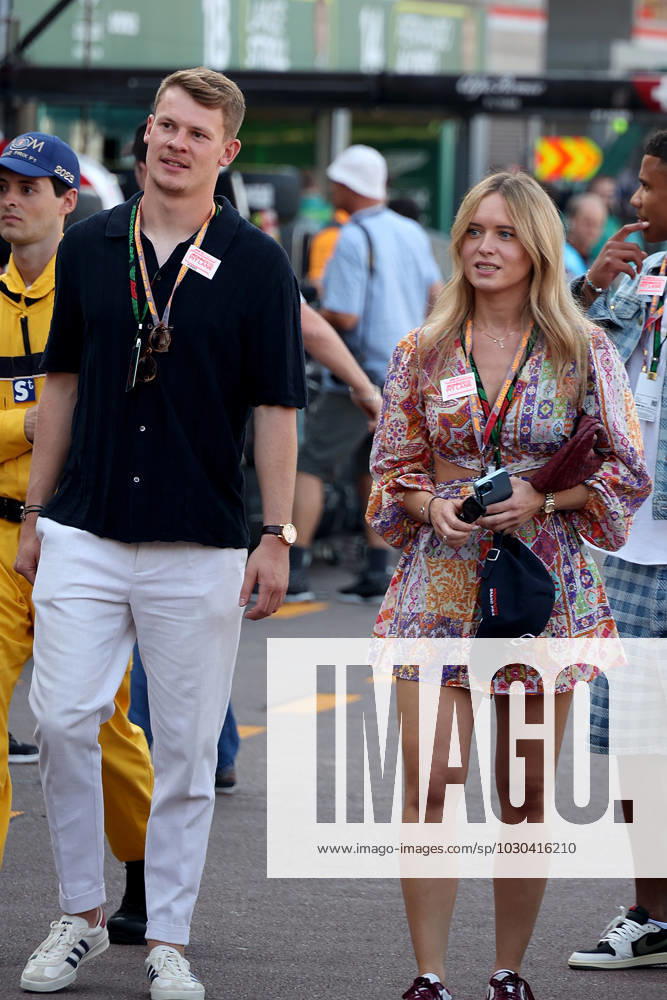 Formula 1 Grand Prix Monaco 2023 25 05 2023, Circuit de Monaco, Monte Carlo, Formula 1 Grand Prix Monaco 2023 ,in the picture footballer Alexander Nübel AS Monaco with girlfriend in the pit lane of Monaco nordphotoxGmbHx xBratic nph00250