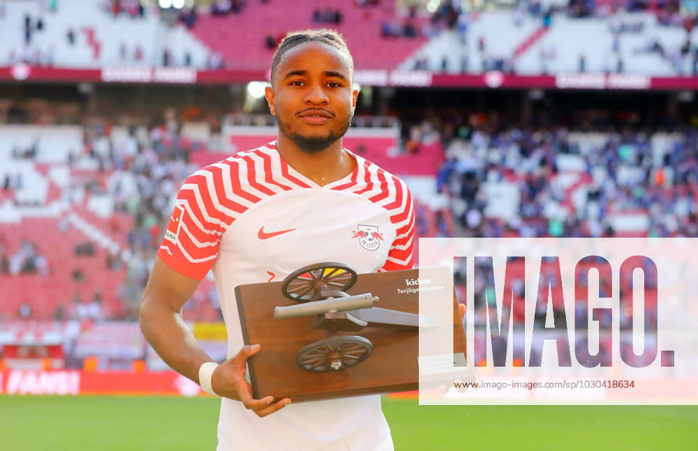 RB Leipzig Schalke 04 Bundesliga Leipzig,Ê27 05 2023, Red Bull Arena, Football, Bundesliga, Matchday 34 , ÊRB LEIPZIG vs FC SCHALKE 04 4 2 2 0 , In picture Christopher Nkunku 18, RB Leipzig was honored with the Bundesliga Torjäger Kanone , Photos PICTURE POINT Roger Petzsche ,Ê Only for journalistic use Only for editorial use DFL regulations prohibit any use of photographs as image sequences and or quasi video ,Ê Publication is subject to a fee, plus VAT , Picture Point