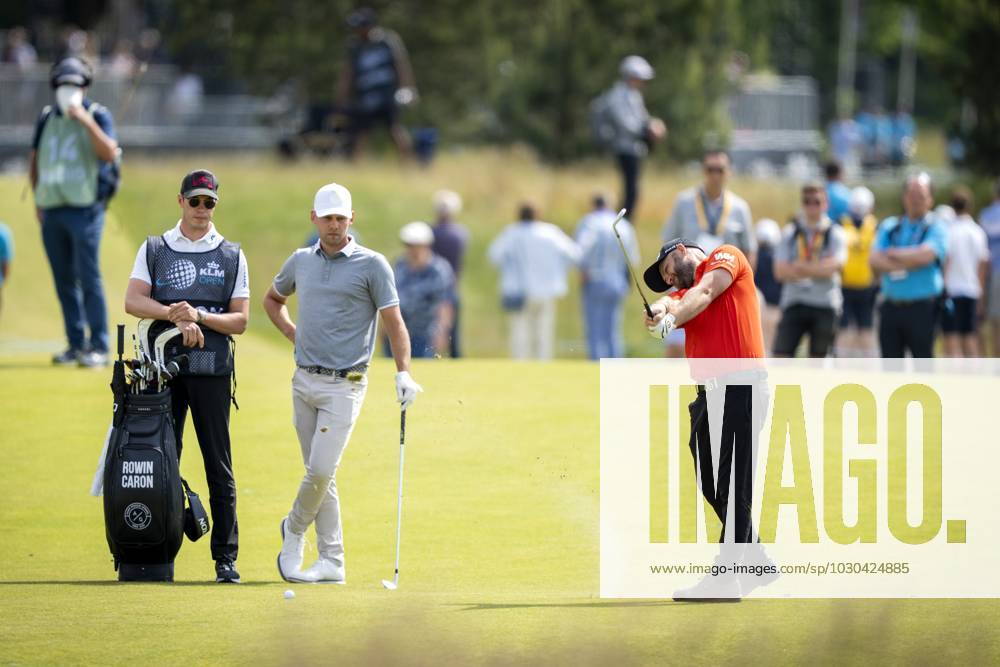 CROMVOIRT - Rowin Caron (L) and Andy Sullivan (ENG) in action during the 103rd edition of the KLM Open golf tournament. The KLM Open counts as a qualifying tournament for the US Open. AP SANDER KING ANPxSportx IVx 470398876 originalFilename: 470398876