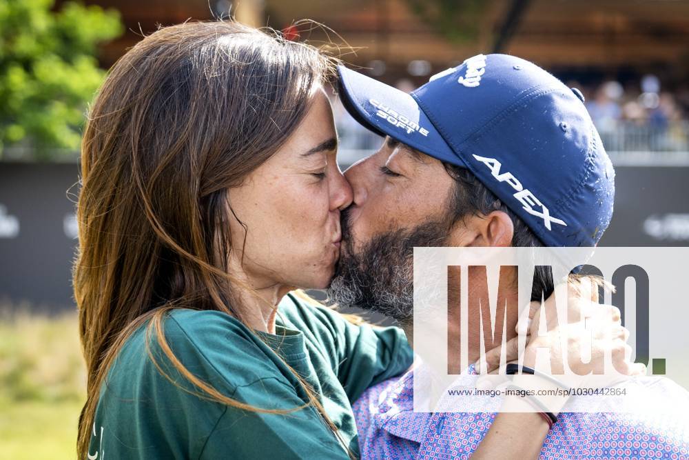 CROMVOIRT - Pablo Larrazabal (ESP) with his girlfriend after winning the 103rd edition of the KLM Open golf tournament. The KLM Open counts as a qualifying tournament for the US Open. AP SANDER KING ANPxSportx IVx 470423371 originalFilename: 470423371