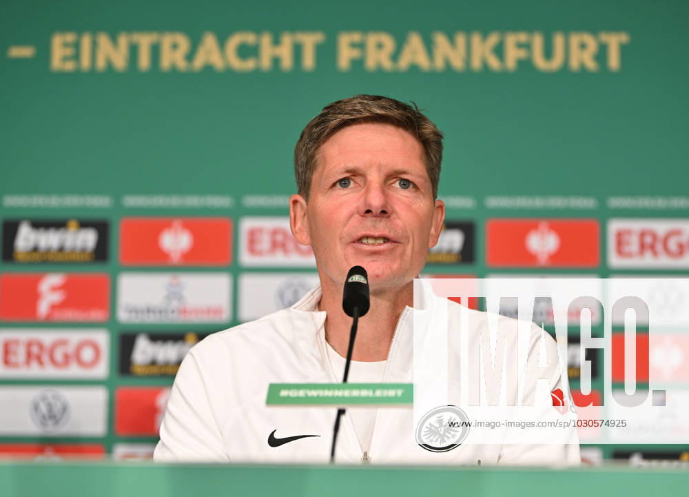 football DFB Cup final 2023, Eintracht Frankfurt training and press conference before the match RB Leipzig Eintracht Frankfurt, emonline,, v l coach Oilver Glasner Eintracht Frankfurt zautz Berlin.