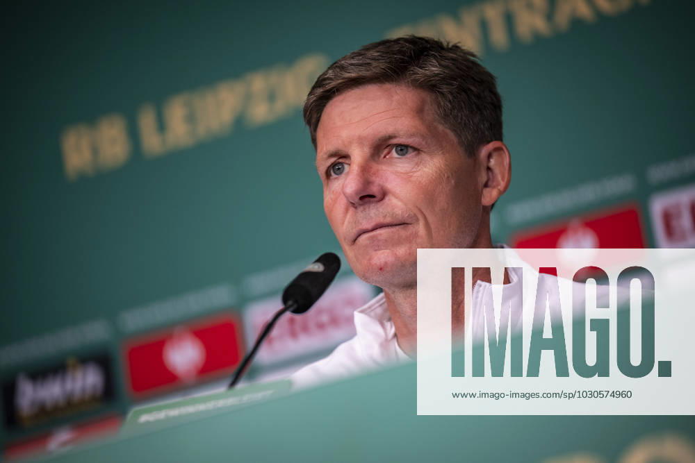 football DFB Cup final 2023, RB Leipzig Eintracht Frankfurt, training and press conference, v l coach Oilver Glasner Eintracht Frankfurt Berlin