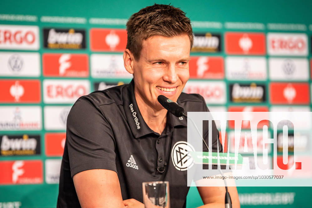 Press Conference DFB Cup Final, RB Leipzig vs Eintracht Frankfurt Berlin, 02 06 2023 Final Referee Daniel Siebert Press Conference DFB Cup Final, RB Leipzig vs Eintracht Frankfurt Olympiastadion, Berlin, 02 06 2023 DFL REGULATIONS PROHIBIT ANY USE OF PHOTOGRAPHS AS IMAGE SEQUENCES AND OR QUASI VIDEO