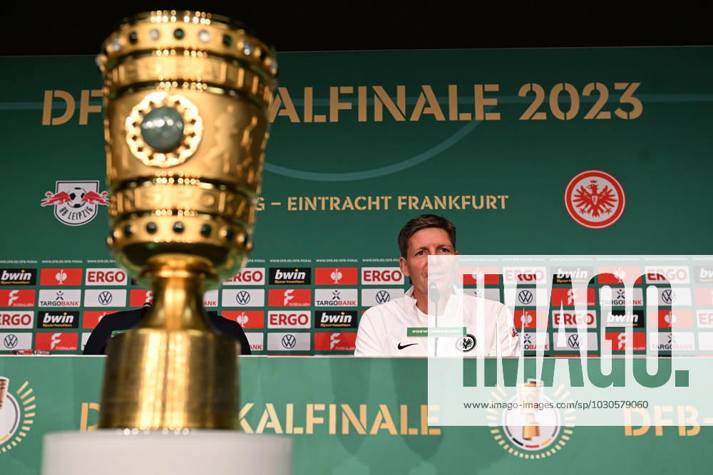 football DFB Pokal final 2023, Eintracht Frankfurt training and press conference before the match RB Leipzig Eintracht Frankfurt, emonline,, v l coach Oilver Glasner Eintracht Frankfurt zautz with DFB Pokal Berlin