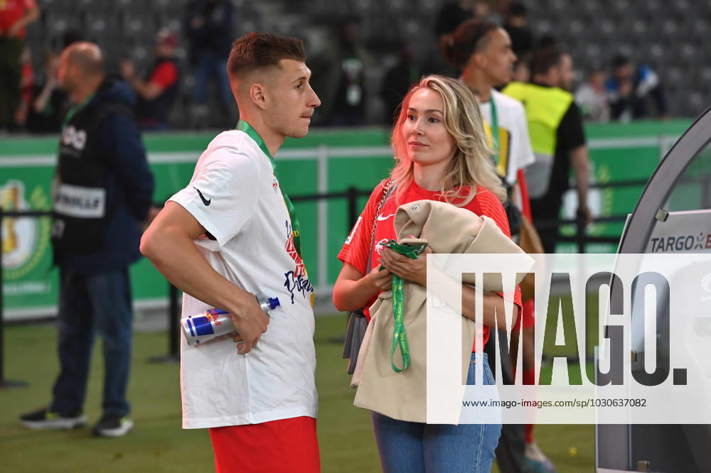 Willi ORBAN L with his girlfriend,life companion 80 DFB Cup Final, RB Leipzig Eintracht Frankfurt 2 0 on 03 06 2022 , Olympiastadion in Berlin DFL DFB regulations prohibit any use of photographs as image sequences and or quasi video