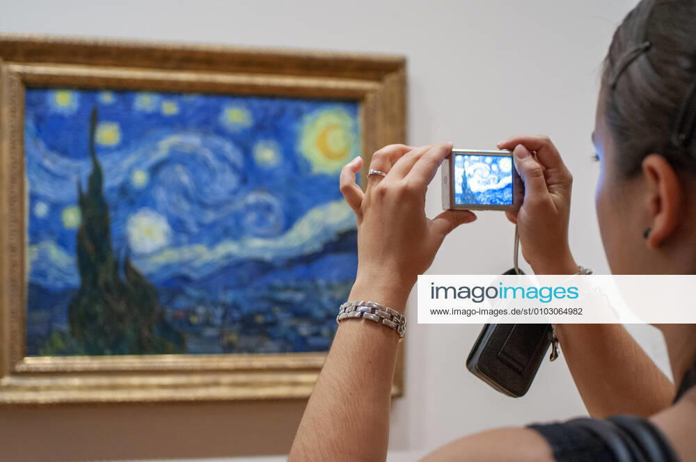 The starry night, 1889, painting by Vincent van Gogh, MOMA, museum of modern art, New York, USA, America New York New York USA