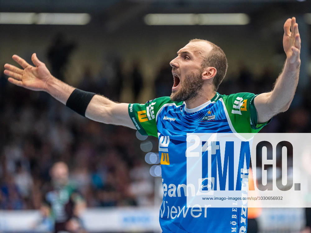 Marcel Schiller Frisch Auf Goeppingen, 24 cheers on the crowd, Frisch Auf Goeppingen vs Fuechse Berlin, 1 Bundesliga, handball, men, 04 06 2023 Frisch Auf Goeppingen vs Fuechse Berlin, 1 Bundesliga, handball, men, 04 06 2023 Goeppingen