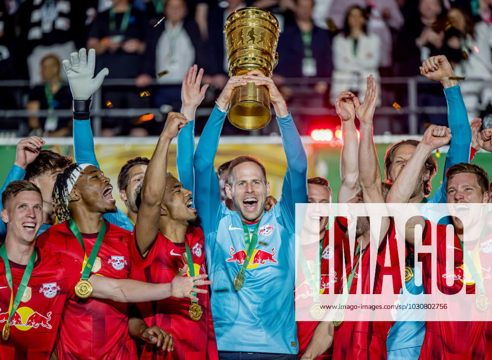 Leipzig goalkeeper Peter Gulacsi lifts the cup DFB Cup Final 2023 Eintracht Frankfurt RB Leipzig 0 2 3 June 2023 Olympiastadion, Berlin SG Eintracht Frankfurt RB Leipzig 0 2