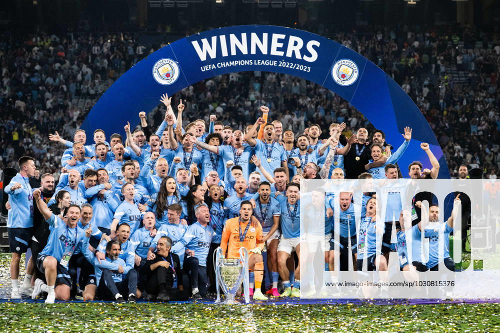 Players of Manchester City celebrate with the trophy after the UEFA Champions League football match between Manchester City and Inter on June 10, 2023 in Istanbul Photo Jon Olav Nesvold BILDBYRAN COP 217 JE0065 fotboll football soccer fotball champions league manchester city inter bbeng final jubel