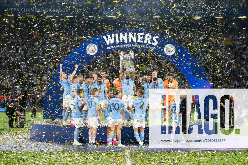 Players of Manchester City celebrate with the trophy after the UEFA Champions League football match between Manchester City and Inter on June 10, 2023 in Istanbul Photo Jon Olav Nesvold BILDBYRAN COP 217 JE0065 fotboll football soccer fotball champions league manchester city inter bbeng final jubel