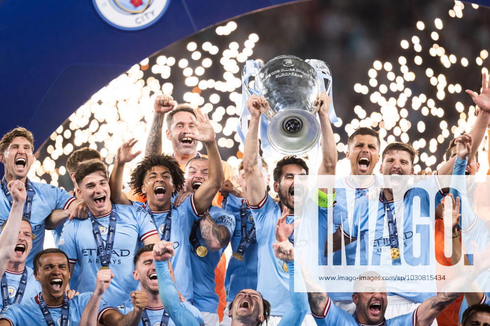 Players of Manchester City celebrate with the trophy after the UEFA Champions League football match between Manchester City and Inter on June 10, 2023 in Istanbul Photo Jon Olav Nesvold BILDBYRAN COP 217 JE0065 fotboll football soccer fotball champions league manchester city inter bbeng final jubel