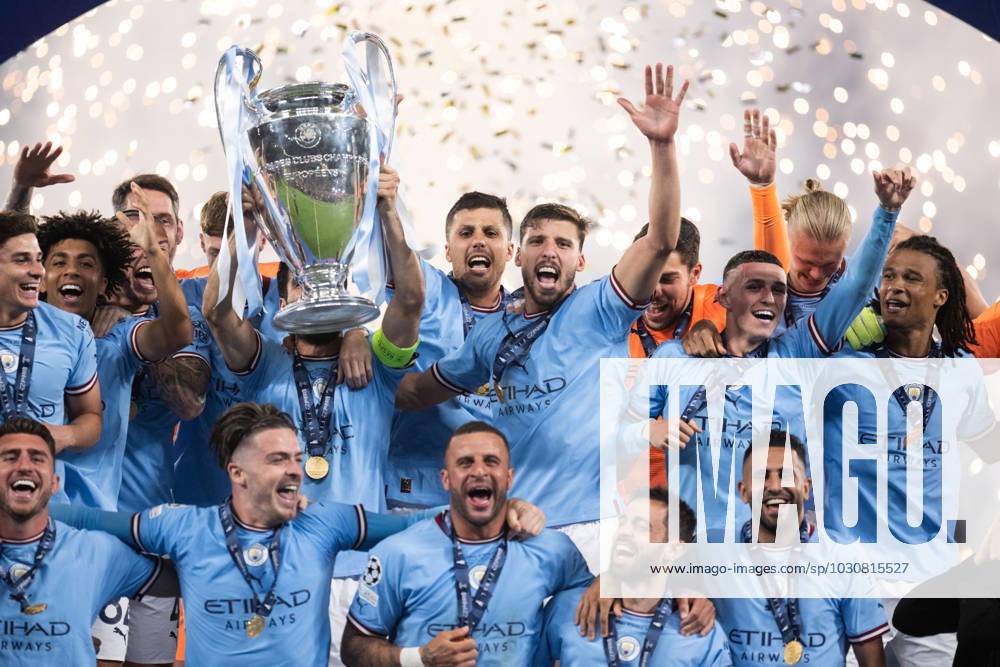 Players of Manchester City celebrate with the trophy after the UEFA Champions League football match between Manchester City and Inter on June 10, 2023 in Istanbul Photo Jon Olav Nesvold BILDBYRAN COP 217 JE0065 fotboll football soccer fotball champions league manchester city inter bbeng final jubel
