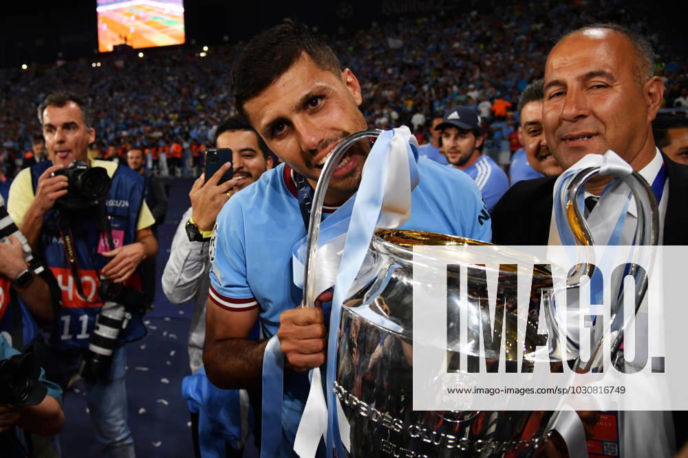 Foto Massimo Paolone LaPresse 10 Giugno 2023 - Istanbul, Turchia - calcio - Manchester City vs Inter - UEFA Champions League 2022 2023 - Finale - Stadio Olimpico Ataturk. Nella foto: i giocatori del Manchester City festeggiano per la vittoria della Champions League 2022 2023 - Rodri (Manchester City FC) June 10, 2023 Istanbul, Turkey - sport, soccer - Manchester City vs Inter - UEFA Champions League 2022 2023 - Final - Ataturk Olympic Stadium. In the pic: Manchester City players celebrate for winning the 2022 2023 Champions League - Rodri (Manchester City FC)