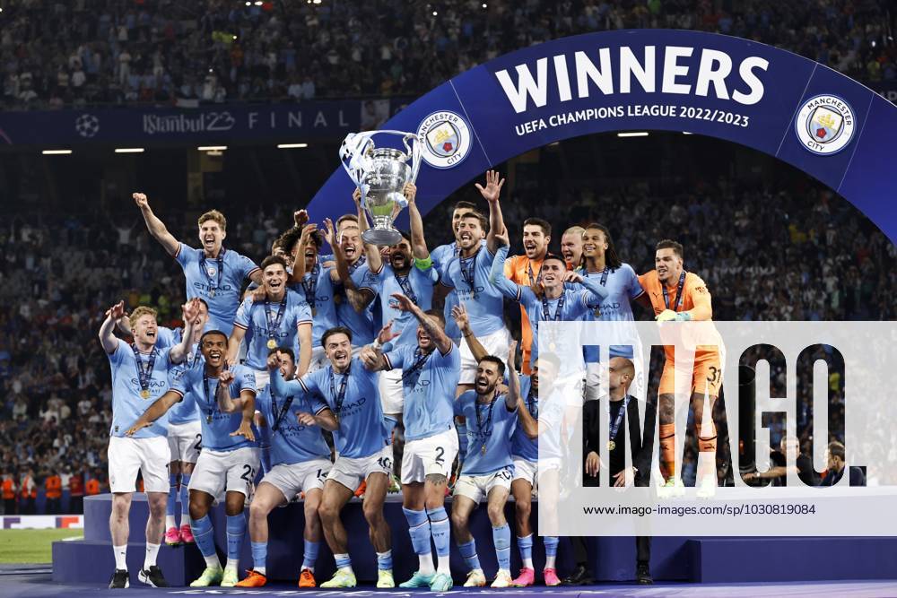 ISTANBUL - .Kyle Walker of Manchester City FC, Ruben Dias of Manchester City FC, Kalvin Phillips of Manchester City FC, John Stones of Manchester City FC, Nathan Ake of Manchester City FC, Ilkay Gundogan of Manchester City FC, Erling Haaland of Manchester City FC, Jack Grealish of Manchester City FC, Aymeric Laporte of Manchester City FC, Rodri of Manchester City FC, Kevin De Bruyne of Manchester City FC, Manchester City FC goalkeeper Stefan Ortega, Julian Alvarez of Manchester City FC, Bernardo Silva of Manchester City FC , Sergio Gomez of Manchester City FC, Manuel Akanji of Manchester City FC, Riyad Mahrez of Manchester City FC, Manchester City FC goalkeeper Ederson , Maximo Perrone of Manchester City FC, Manchester City FC goalkeeper Scott Carson, Phil Foden of Manchester City FC, Cole Palmer of Manchester City FC, Rico Lewis of Manchester City FC, Manchester City FC, coach Pep Guardiola with UEFA Champions League trophy, Coupe des clubs Champions Europeans after the UEFA Champions League final between Manchester City FC and FC Inter Milan at Ataturk Olympic Stadium on June 10, 2023 in Istanbul, Turkey. AP Dutch Height MAURICE OF STONE UEFA Champions League final 2022 2023 ANPxSportx xMauricexvanxSteenxIVx 471330540 originalFilename: 471330540