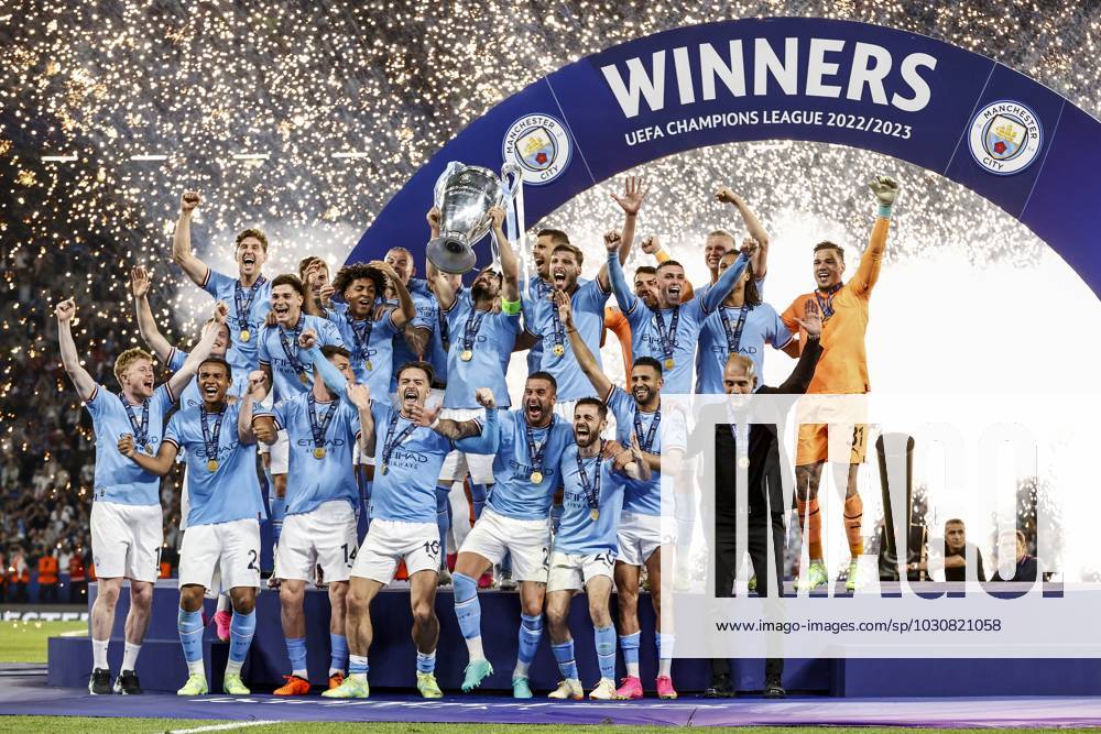 ISTANBUL - Kyle Walker of Manchester City FC, Ruben Dias of Manchester City FC, Kalvin Phillips of Manchester City FC, John Stones of Manchester City FC, Nathan Ake of Manchester City FC, Ilkay Gundogan of Manchester City FC, Erling Haaland of Manchester City FC , Jack Grealish of Manchester City FC, Aymeric Laporte of Manchester City FC, Rodri of Manchester City FC, Kevin De Bruyne of Manchester City FC, Manchester City FC goalkeeper Stefan Ortega, Julian Alvarez of Manchester City FC, Bernardo Silva of Manchester City FC, Sergio Gomez of Manchester City FC, Manuel Akanji of Manchester City FC, Riyad Mahrez of Manchester City FC, Manchester City FC goalkeeper Ederson , Maximo Perrone of Manchester City FC, Manchester City FC goalkeeper Scott Carson, Phil Foden of Manchester City FC, Cole Palmer of Manchester City FC, Rico Lewis of Manchester City FC, Manchester City FC, coach Pep Guardiola with UEFA Champions League trophy, Coupe des clubs Champions Europeans after the UEFA Champions League final between Manchester City FC and FC Inter Milan at Ataturk Olympic Stadium on June 10, 2023 in Istanbul, Turkey. AP Dutch Height MAURICE OF STONE UEFA Champions League final 2022 2023 ANPxSportx xMauricexvanxSteenxIVx 471336591 originalFilename: 471336591