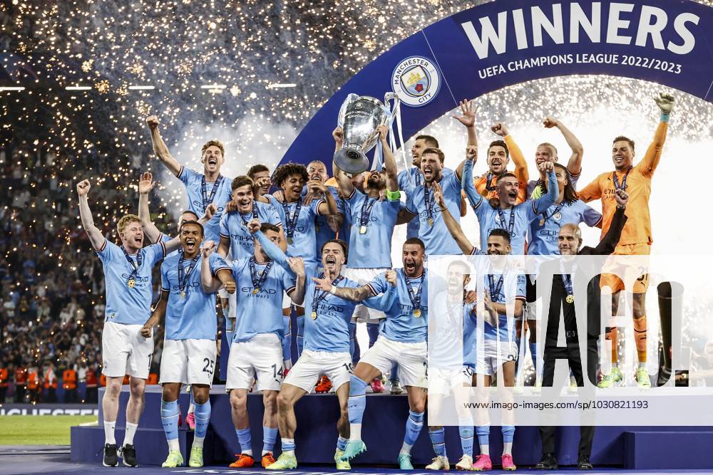 ISTANBUL - Ilkay Gundogan of Manchester City FC lifts the UEFA Champions League trophy, Coupe des clubs Champions Europeens, Kyle Walker of Manchester City FC, Ruben Dias of Manchester City FC, Kalvin Phillips of Manchester City FC, John Stones of Manchester City FC, Nathan Ake of Manchester City FC, Ilkay Gundogan of Manchester City FC, Erling Haaland of Manchester City FC, Jack Grealish of Manchester City FC, Aymeric Laporte of Manchester City FC, Rodri of Manchester City FC, Kevin De Bruyne of Manchester City FC, Manchester City FC goalkeeper Stefan Ortega, Julian Alvarez of Manchester City FC, Bernardo Silva of Manchester City FC, Sergio Gomez of Manchester City FC, Manuel Akanji of Manchester City FC, Riyad Mahrez of Manchester City FC, Manchester City FC goalkeeper Ederson, Maximo Perrone of Manchester City FC, Manchester City FC goalkeeper Scott Carson, Phil Foden of Manchester City FC, Cole Palmer of Manchester City FC, Rico Lewis of Manchester City FC, Manchester City FC, coach Pep Guardiola with UEFA Champions League trophy, Coupe des clubs Champions Europeans na outcome of the UEFA Champions League Final between Manchester City FC and FC Inter Milan at Ataturk Olympic Stadium on June 10, 2023 in Istanbul, Turkey. AP Dutch Height MAURICE OF STONE UEFA Champions League final 2022 2023 ANPxSportx xMauricexvanxSteenxIVx 471336844 originalFilename: 471336844