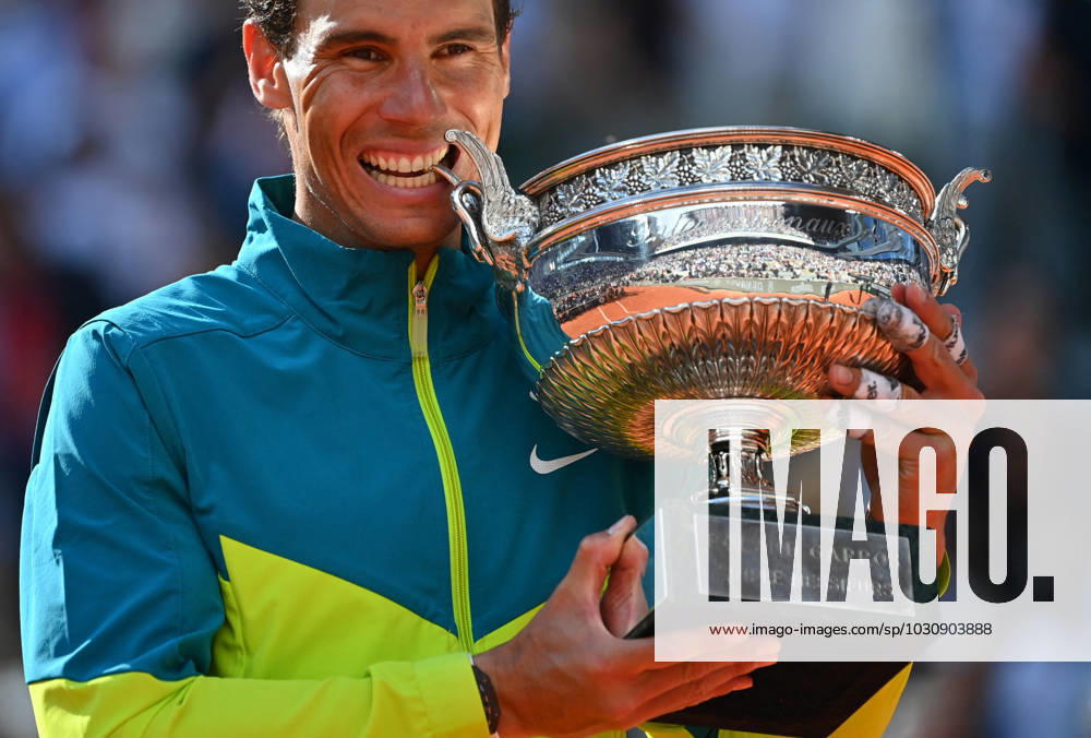 Roland Garros 2022 - Rafael Nadal of Spain celebrates his victory - Paris Rafael Nadal of Spain celebrates his victory with the Musketeers Cup after the men s final, on day fifteen of Roland Garros on June 5, 2022 in Paris, France photo by Christian Liewig ABACAPRESS.COM