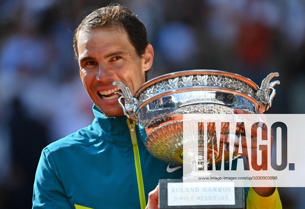 Roland Garros 2022 - Rafael Nadal of Spain celebrates his victory - Paris Rafael Nadal of Spain celebrates his victory with the Musketeers Cup after the men s final, on day fifteen of Roland Garros on June 5, 2022 in Paris, France photo by Christian Liewig ABACAPRESS.COM