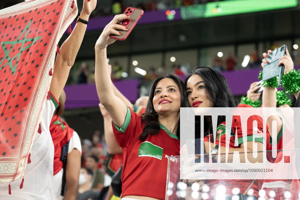 Morocco v Spain - Round of 16 - FIFA World Cup, WM, Weltmeisterschaft, Fussball Doha. Marocan fans attend the FIFA World Cup Qatar 2022 Round of 16 match between Morocco v Spain at the Al-Thumama Stadium, on December 06, 2022 in Doha, Qatar. Photo by David Niviere ABACAPRESS.COM DOHA Qatar