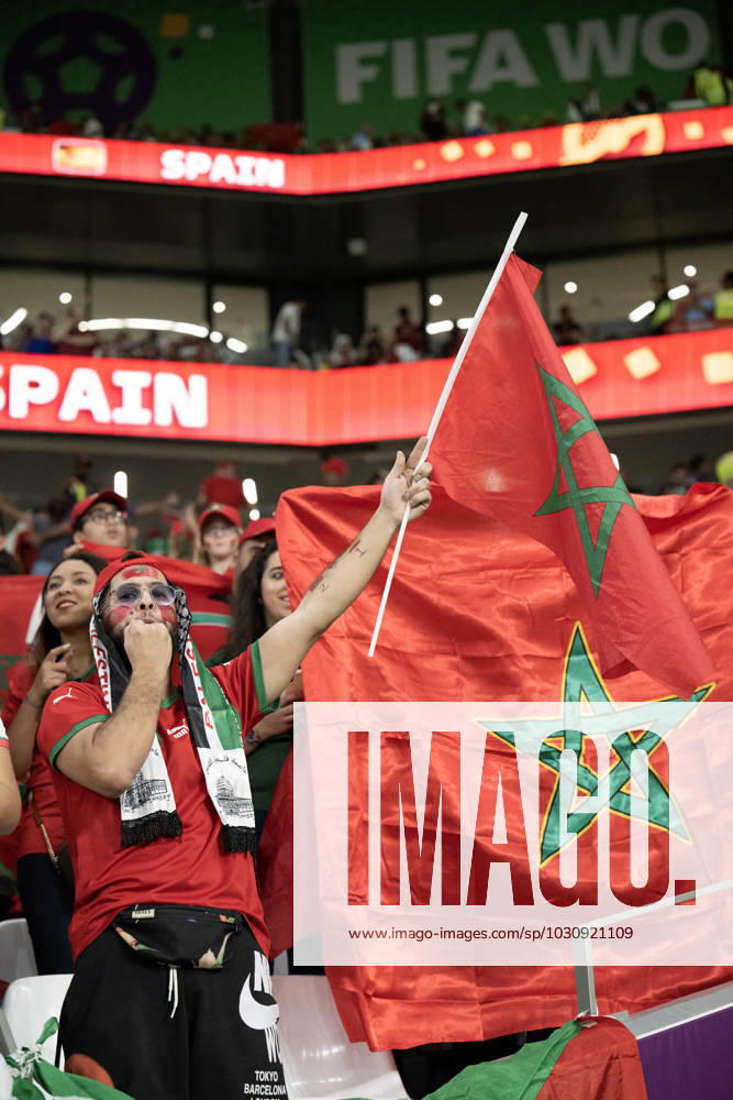 Morocco v Spain - Round of 16 - FIFA World Cup, WM, Weltmeisterschaft, Fussball Doha. Marocan fans attend the FIFA World Cup Qatar 2022 Round of 16 match between Morocco v Spain at the Al-Thumama Stadium, on December 06, 2022 in Doha, Qatar. Photo by David Niviere ABACAPRESS.COM DOHA Qatar
