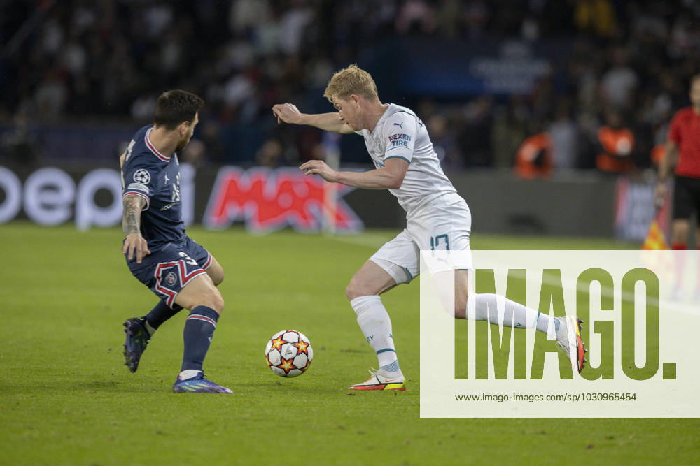 Champions League - PSG v Manchester City KEVIN DE BRUYNE of MANCHESTER CITY and Lionel MESSI of PSG in action during the Champion s League Paris Saint Germain v Manchester City football match at Parc des Princes Stadium in Paris, France on September 28, 2021. Photo by Loic Baratoux ABACAPRESS.COM Paris France