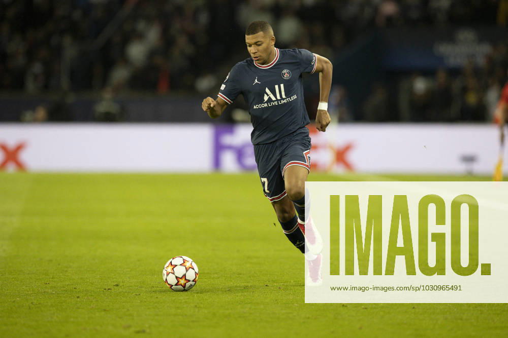 Champions League - PSG v Manchester City Kylian MBAPPE of PSG in action during the Champion s League Paris Saint Germain v Manchester City football match at Parc des Princes Stadium in Paris, France on September 28, 2021. Photo by Loic Baratoux ABACAPRESS.COM Paris France