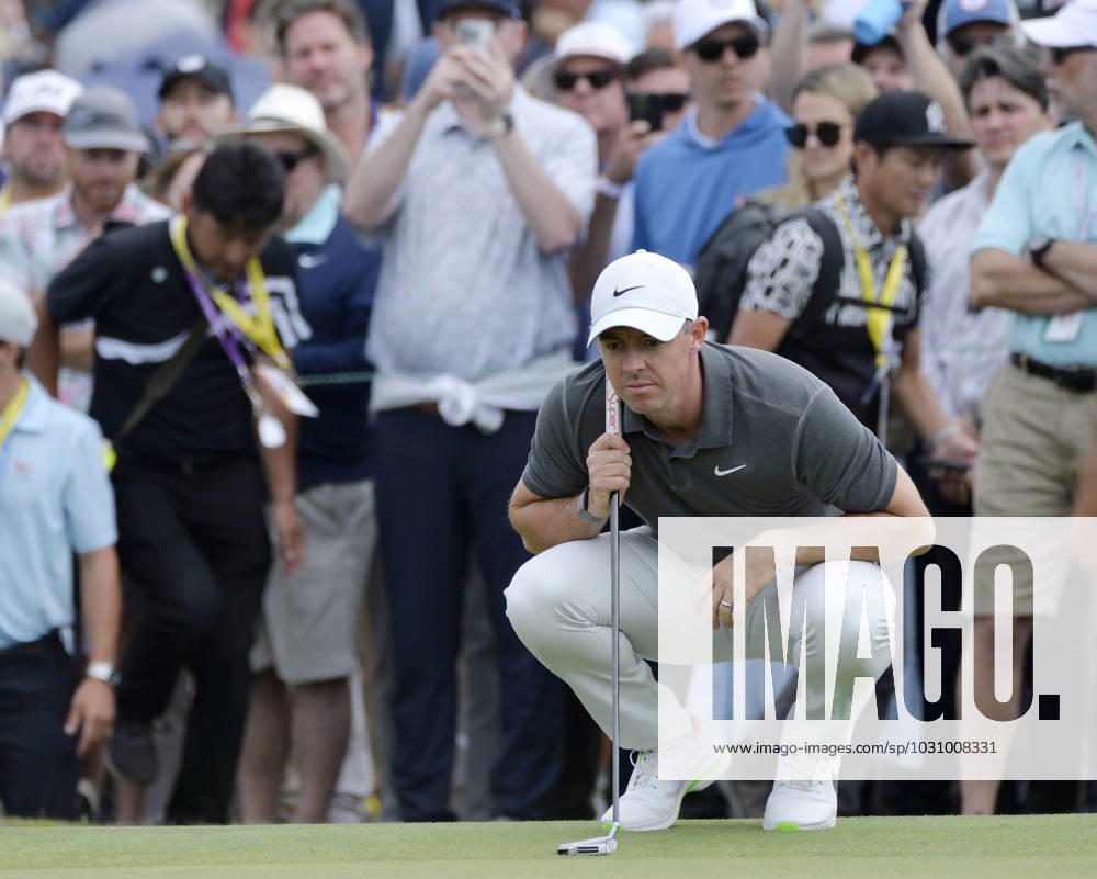 Rory McIlroy of Northern Ireland lines up a putt on the 10th green during the first round of the 2023 U.S. Open Golf Championship at the Los Angeles Country Club in Los Angeles, California on Thursday, June 15, 2023. LAP20230615945 MIKExGOULDING