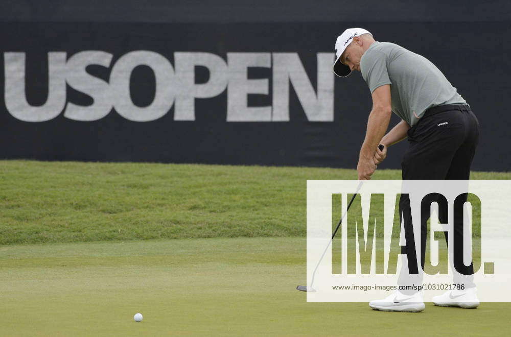 Alex Noren of Sweden putts on the 10th green during the second round of the 2023 U.S. Open Golf Championship at the Los Angeles Country Club in Los Angeles, California on Friday, June 16, 2023. LAP20230616906 MIKExGOULDING