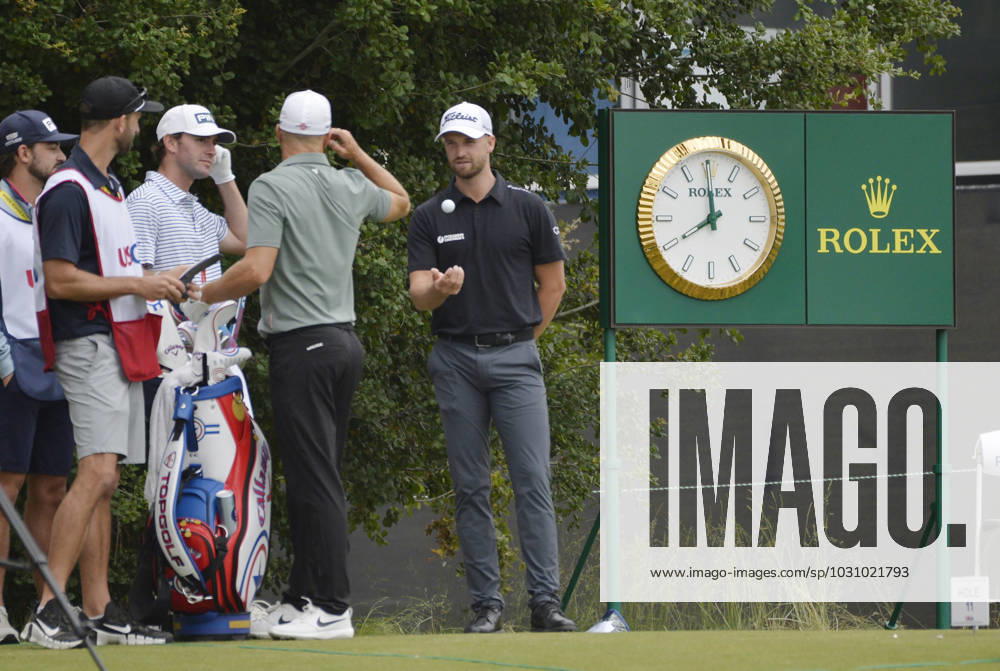 Wyndham Clark (C) talks with other players at the 11th tee during the second round of the 2023 U.S. Open Golf Championship at the Los Angeles Country Club in Los Angeles, California on Friday, June 16, 2023. LAP20230616910 MIKExGOULDING