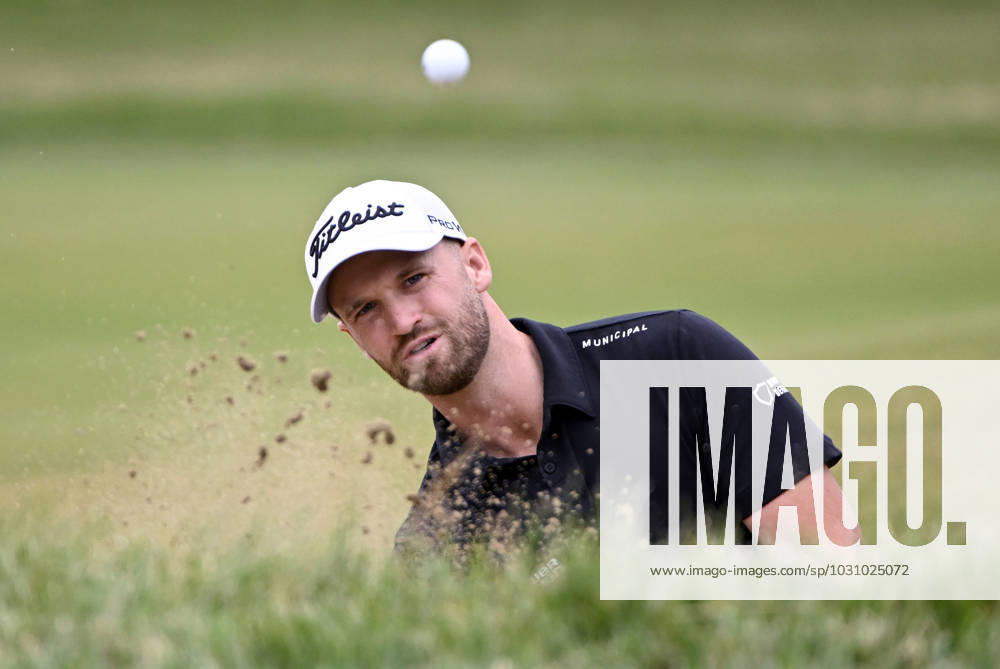 Wyndham Clark chips out of a bunker on the 17th green during the second round of the 2023 U.S. Open Golf Championship at the Los Angeles Country Club in Los Angeles on Friday, June 16, 2023. LAP20230616222 ALEXxGALLARDO