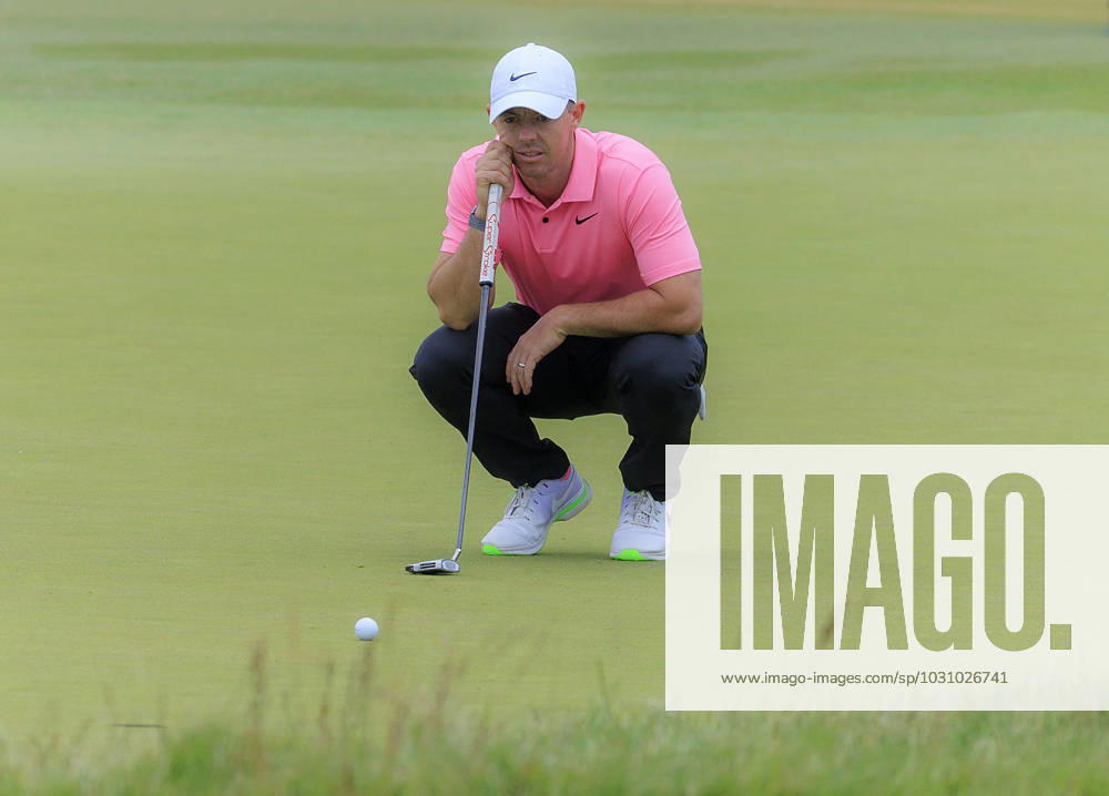 Rory McIlroy lines up his putt on 18th during the Second round of the LACC 123rd U.S. Open Championship on Friday June 16, 2023 held at the Los Angeles Country Club in Los Angeles, California. JAVIER ROJAS PI Los Angeles USA - ZUMAp124 20230616_zaa_p124_010