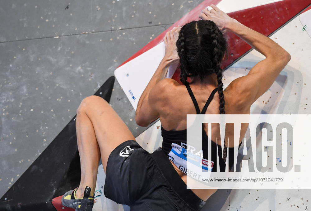 Innsbruck, AUT, IFSC, Climbing World Cup Innsbruck 2023, women, bouldering, semifinals, in picture Fanny GIBERT 56 ¢ FRA during the semifinal of women bouldering competition IFSC Climbing World Cup in Innsbruck, Austria on 2023 01 04 Expa Innsbruck EP_rei