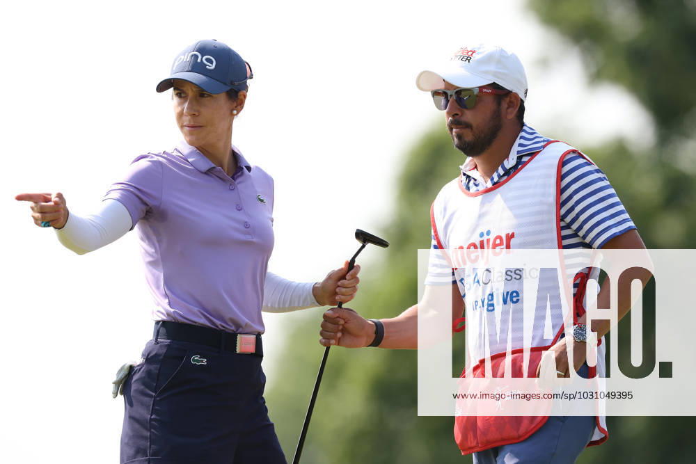 Meijer LPGA, Golf Damen Classic Azahara Munoz of Spain interacts with her caddy after her birdie on the first green during the third round of the Meijer LPGA Classic for Simply Give golf tournament at Blythefield Country Club in Belmont, MI, USA Saturday, June 17, 2023. Belmont Michigan United States
