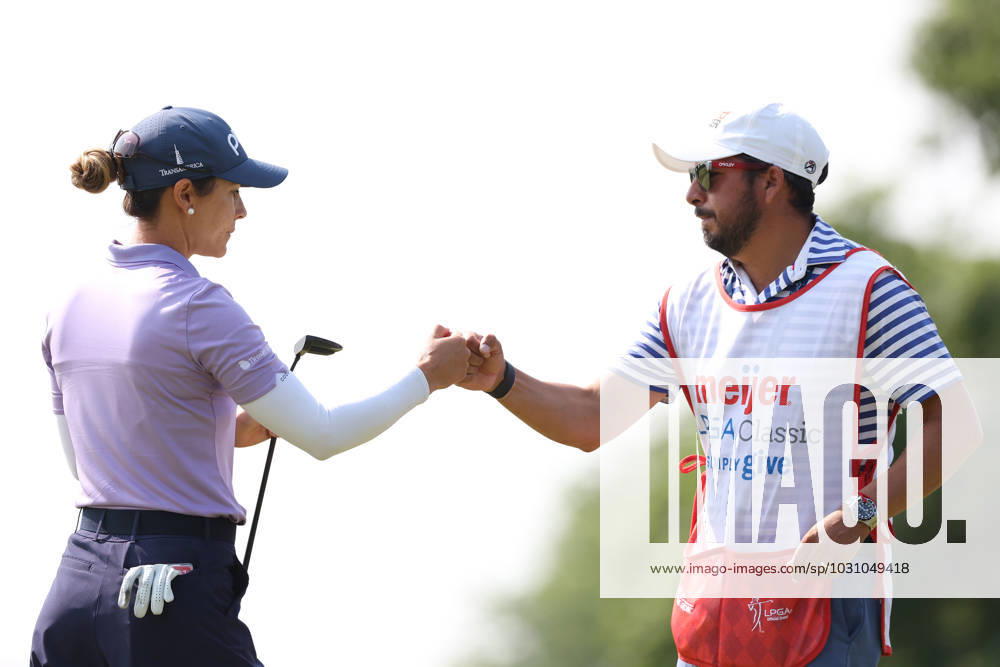 Meijer LPGA, Golf Damen Classic Azahara Munoz of Spain celebrates her birdie on the first green during the third round of the Meijer LPGA Classic for Simply Give golf tournament at Blythefield Country Club in Belmont, MI, USA Saturday, June 17, 2023. Belmont Michigan United States