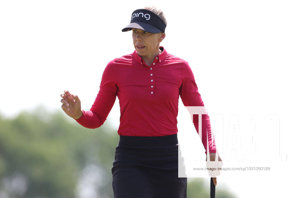 Meijer LPGA, Golf Damen Classic Pernilla Lindberg of Sweden acknowledges the crowd after her birdie on the first green during the third round of the Meijer LPGA Classic for Simply Give golf tournament at Blythefield Country Club in Belmont, MI, USA Saturday, June 17, 2023. Belmont Michigan United States
