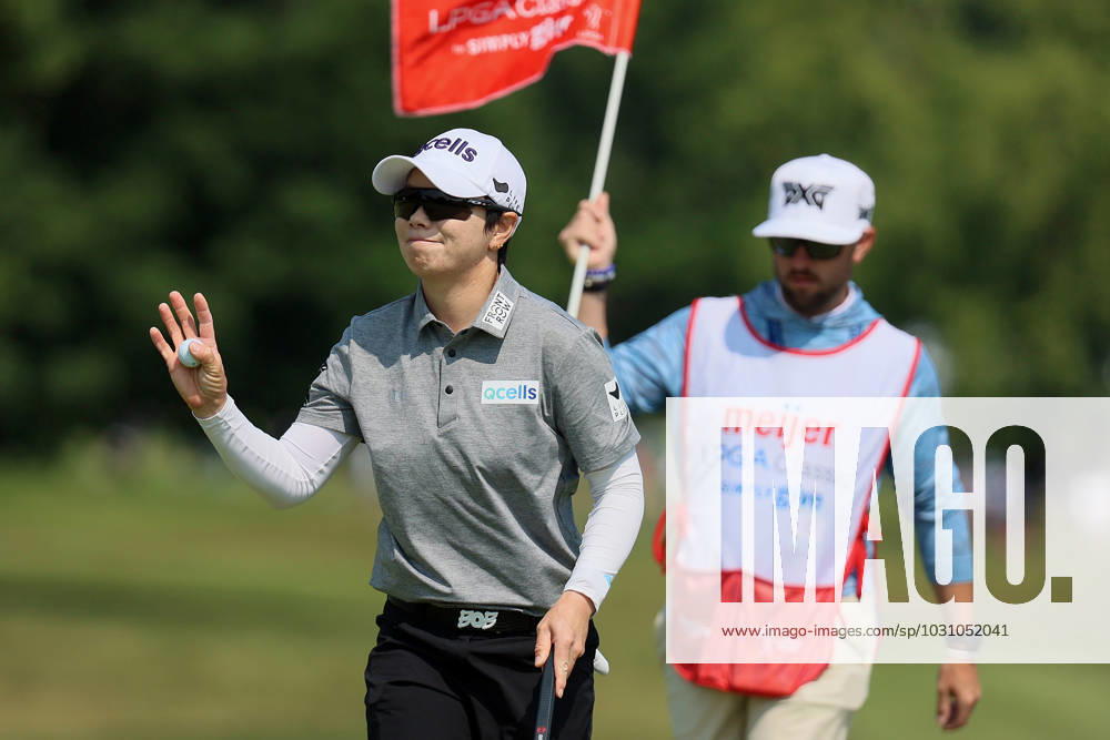 Meijer LPGA, Golf Damen Classic for Simply Give Eun-Hee Ji of Gapyung, Republic of Korea acknowledges fans after putting on the 2nd green during the third round of the Meijer LPGA Classic golf tournament at Blythefield Country Club in Belmont, MI, USA Saturday, June 17, 2023. Belmont Michigan United States