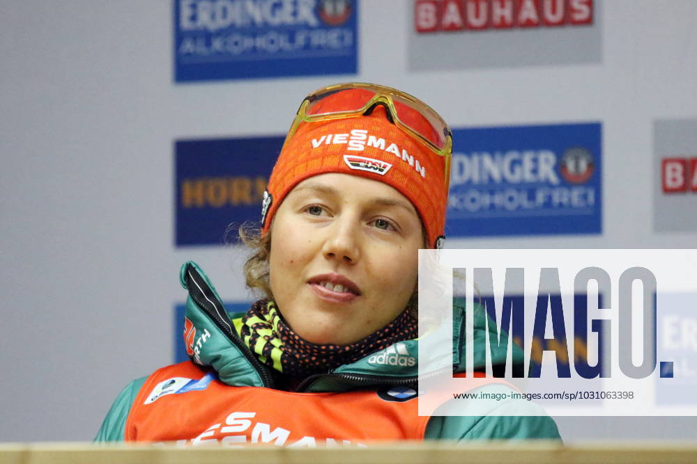 IBU Biathlon Massenstart Frauen 12,5 km Sichtlich zufrieden nach Rang zwei: Laura Dahlmeier (SC Partenkirchen) beim IBU Biathlon Massenstart Frauen 12,5 km (License=RM) 11623320