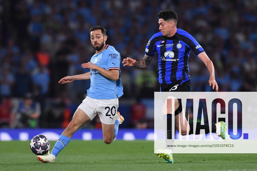 Soccer Champions League final Manchester City Inter Milan on 10 06 2023 at Ataturk Olympic Stadium in Istanbul Bernardo Silva Manchester , left Alessandro Bastoni Milan , right