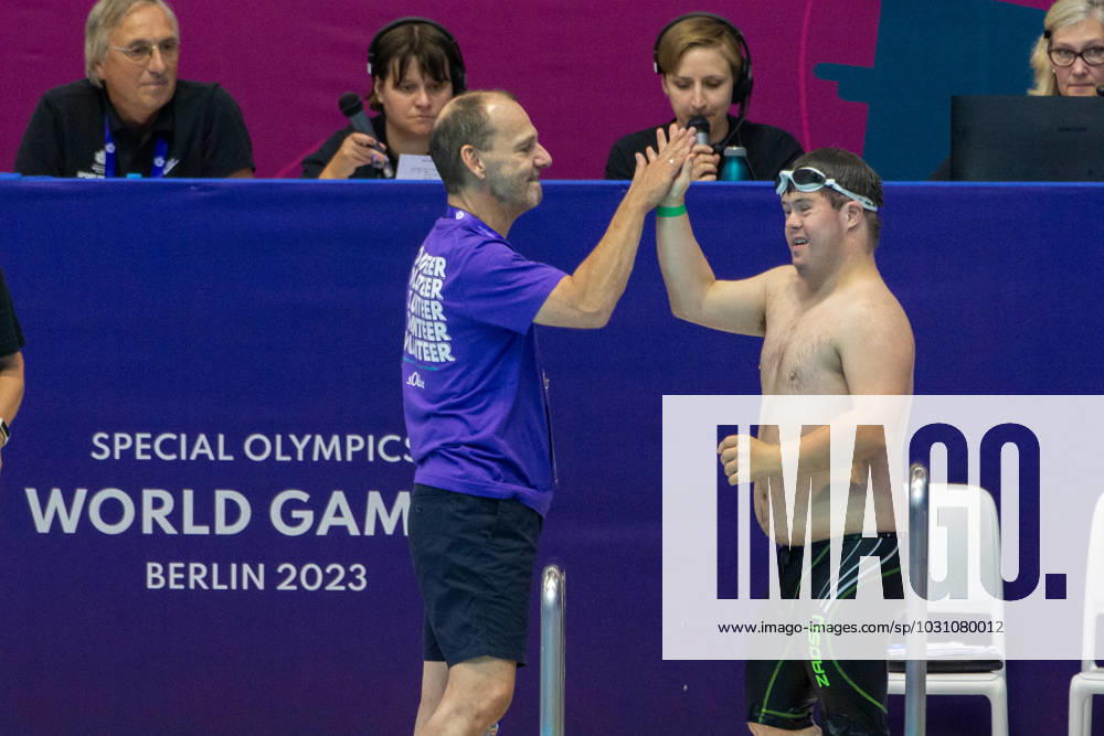 SPECIAL OLYMPICS - World Summer Games 2023 BERLIN,GERMANY,18.JUN.23 - SPECIAL OLYMPICS - World Summer Games 2023, swimming. Image shows volunteer and Stefan Straus (AUT). GEPAxpictures xGintarexKarpaviciute