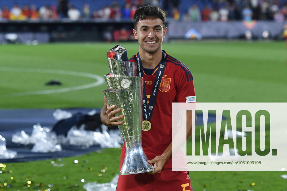 Soccer UEFA Nations League Final Croatia Spain on 18 06 2023 at Feyenoord Stadium in Rotterdam Martin Zubimendi Spain with the UEFA Nations League Cup xRx