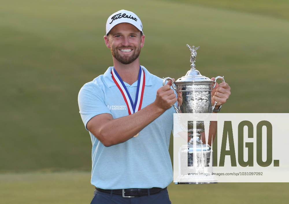 Wyndham Clark celebrates with his trophy after winning the 2023 U.S. Open Golf Championship at the Los Angeles Country Club in Los Angeles, California on Sunday, June 18, 2023. The win is Clark s first major championship and he shot 64, 67, 69 and 70 for a 10-under-par 270. LAP202306187782 MIKExGOULDING