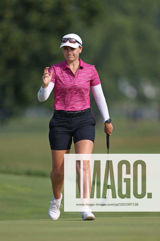 Meijer LPGA, Golf Damen Classic Charlotte Thomas of England acknowledges the crowd after her birdie on the second green during the final round of the Meijer LPGA Classic for Simply Give golf tournament at Blythefield Country Club in Belmont, MI, USA Sunday, June 18, 2023. Belmont Michigan United States