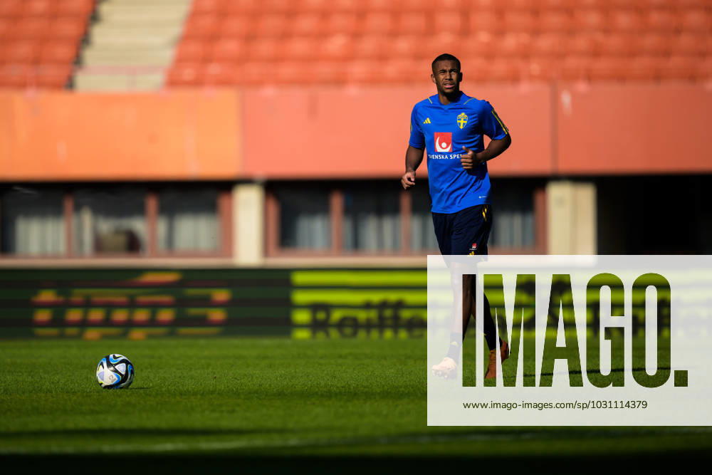 Isak Hien of the Swedish national football team at a training session on June 19, 2023 in Vienna Photo Joel Marklund BILDBYRAN code JM JM0492 bbeng fotboll football soccer fotball em kval uefa euro qualifier emkval em kvalifisering träning practice training sweden Sverige A Sverige