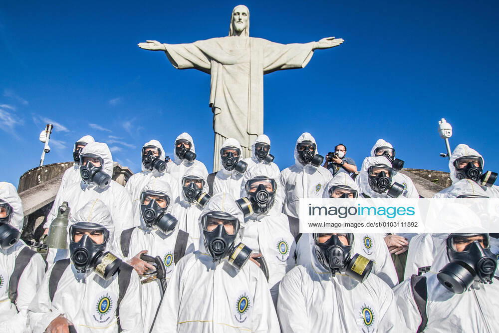RIO DE JANEIRO: HYGIENIZATION; military personnel clean up Corcovado this Thursday, (13), which will be one of the tourist attractions that will open next weekend with the new phase of easing social isolation against the spread of the new coronavirus. - ZUMAl255 0103083877